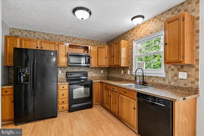 Foto del edificio - 631 Realm Ct W