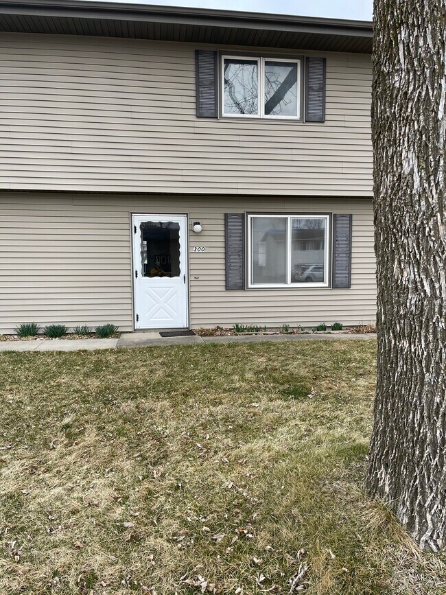 300 Clymer Rd, Hiawatha, IA 52233 Townhome Rentals in Hiawatha IA