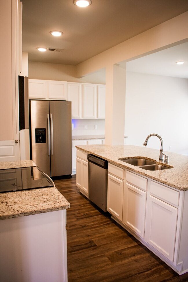 Building Photo - Spacious 3-Bedroom Home with Loft – Minute...