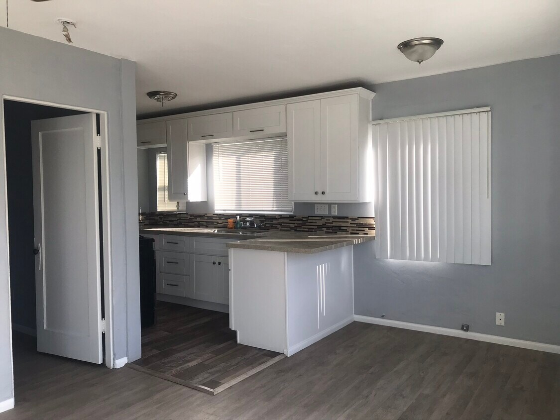 Foto principal - 5073-5085 Voltaire St