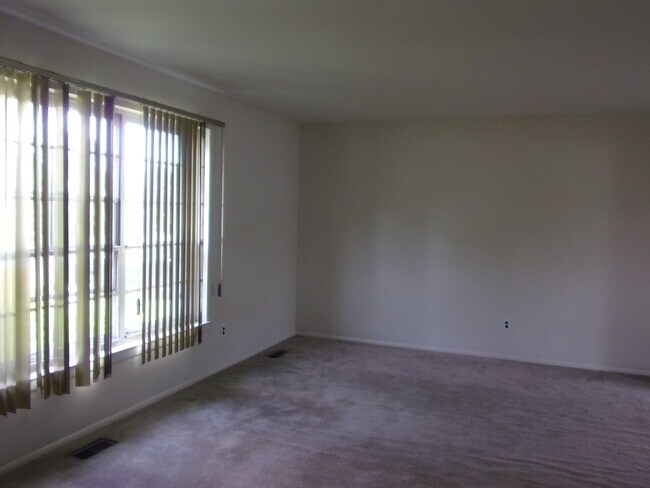 Living Room - 5906 Griscomb Dr
