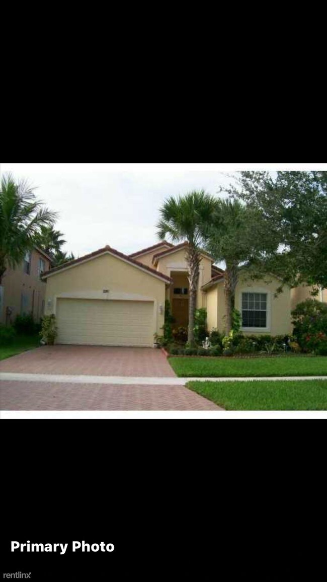 Building Photo - 220 Seminole Lakes Dr