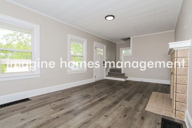 Building Photo - Charming 3 Bedroom in Newport!