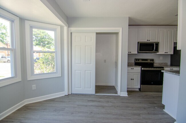 Foto del edificio - Spacious Townhouse rental in Portsmouth!