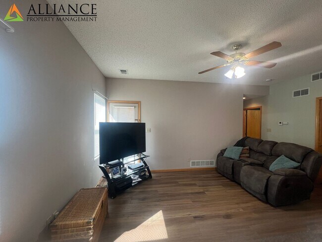 Foto del edificio - Nice Duplex on East Side!