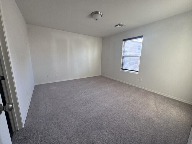 Foto del edificio - 3660 Mariscal Dr