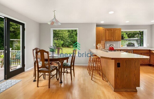 Foto del edificio - 4 Bed 2.5 Bath Custom Built Single-family ...