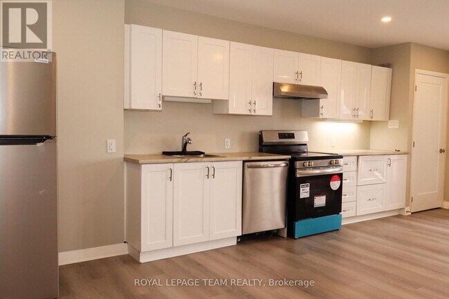 Photo du bâtiment - 3880 7 Rd