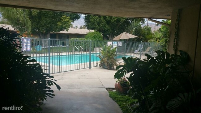 Building Photo - 2 br, 1 bath Apartment - 850 E. Lynwood Dr.