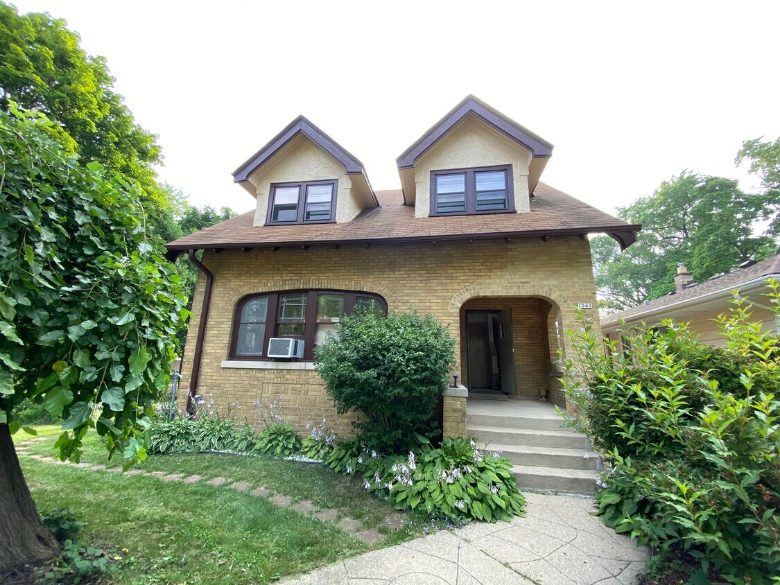 Exterior - 1041 S 96th St
