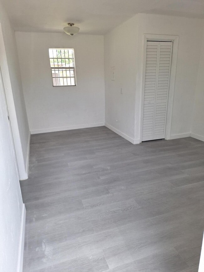 Building Photo - 3007 NW 59th St