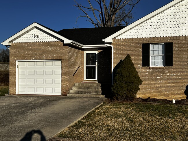 Building Photo - 313 Wyrick St