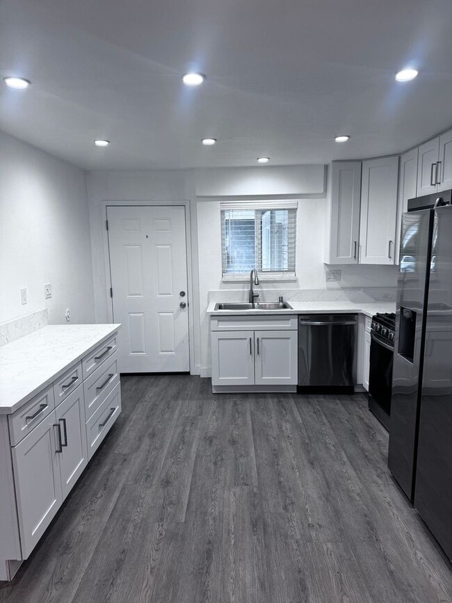 Building Photo - 34102 La Serena Dr