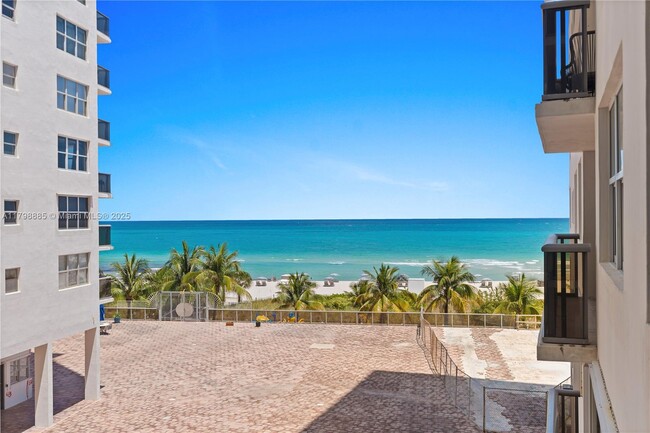 Foto del edificio - 6039 Collins Ave