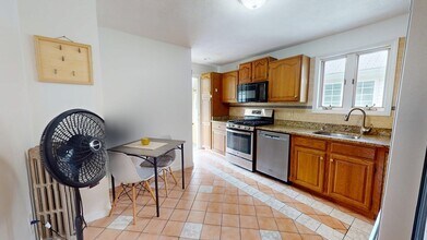 Building Photo - 54 Linwood St