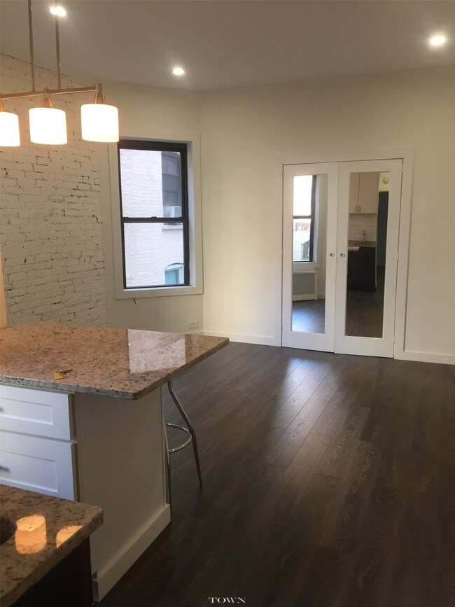 Foto del edificio - 128 E 83rd St