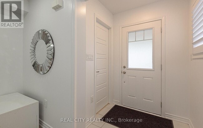 Building Photo - 306 Gillett Pt