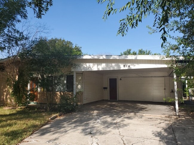 Foto del edificio - 814 E Ebony Dr