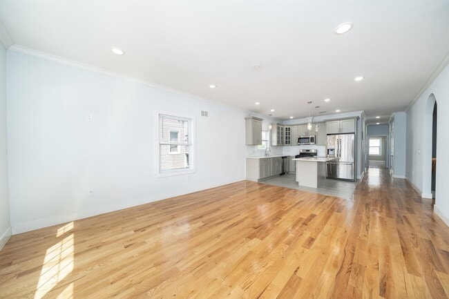 Building Photo - 170 Webster Ave