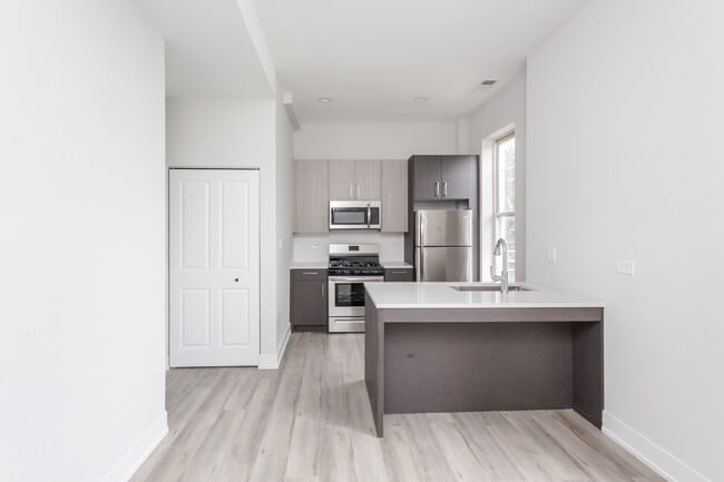 Foto del edificio - 818 W 18th St