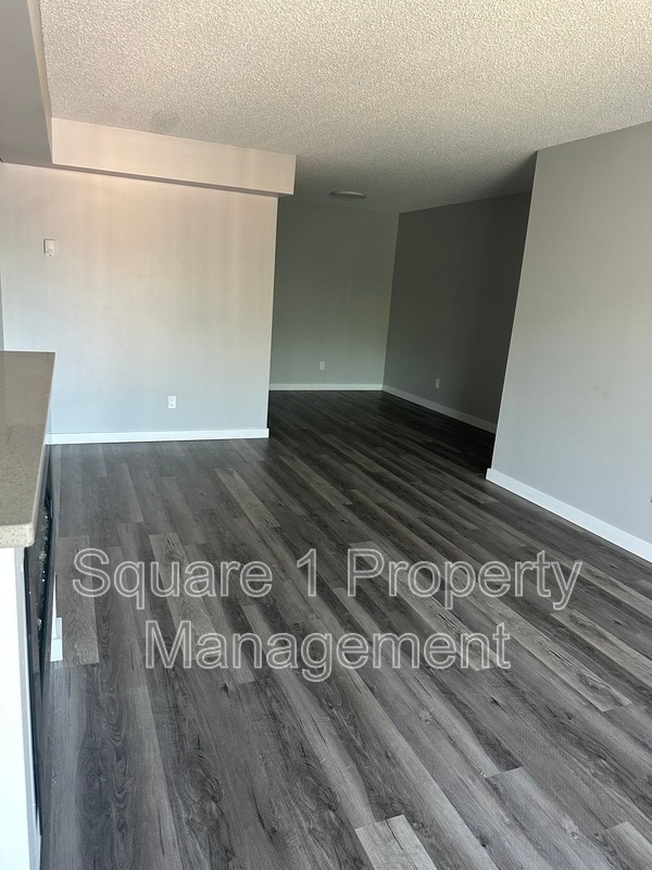Building Photo - 9864-9884 84 Ave NW