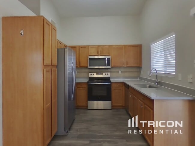 Foto del edificio - 23943 W Hadley St