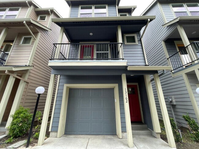Foto del edificio - NE 3-Story Modern Home ~ Garage, Quartz Co...