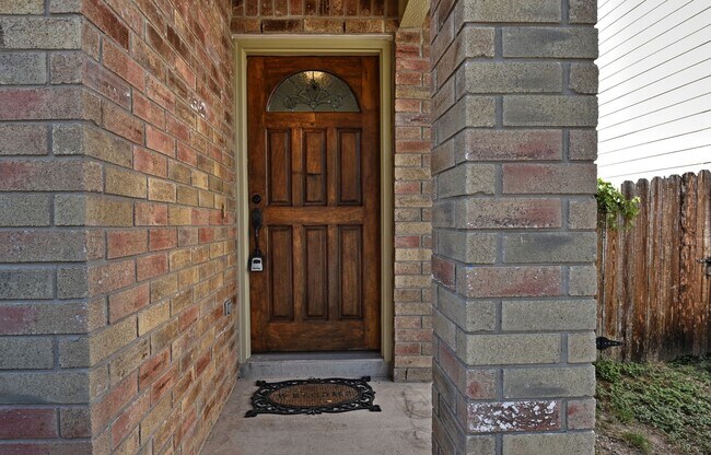 Building Photo - ONE STORY  |  GREAT LOCATION  |  NEAR 1605...