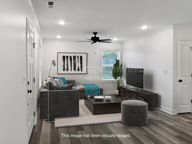 Building Photo - 711 Hill Ave