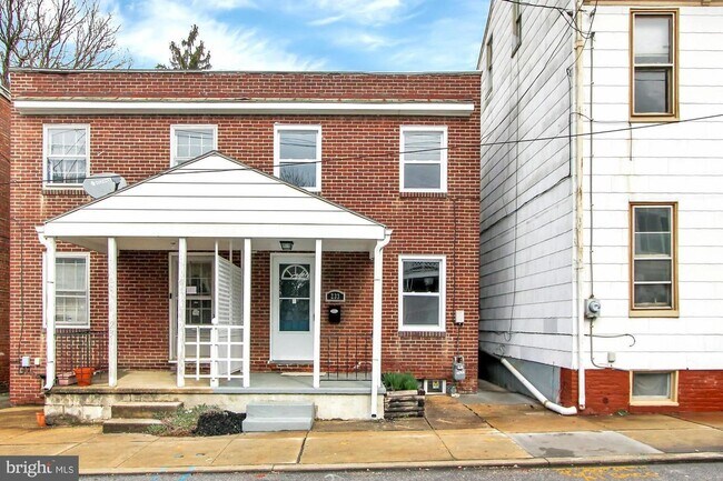 Foto del edificio - 2 Bedroom 2 bath Home - East York