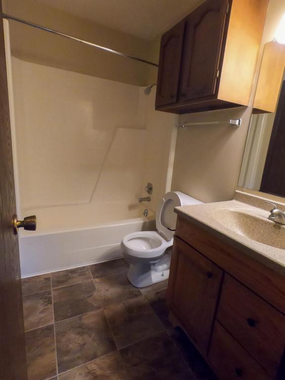 Building Photo - 1621 Carriage Hill Drive #8