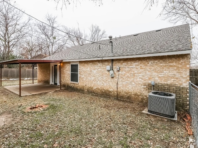 Building Photo - 3802 Wooddale Ct