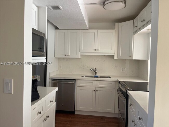 Foto del edificio - 9401 Evergreen Pl