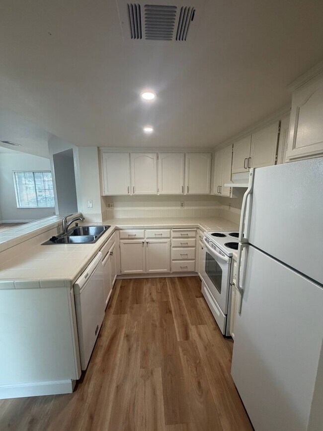 Foto del edificio - Beautifully Updated 2-bedroom 2 bath home blocks from Downtown Martinez!