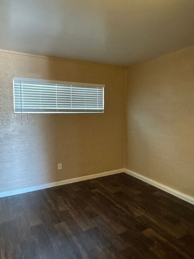 Foto del edificio - 4302 E Bellevue St