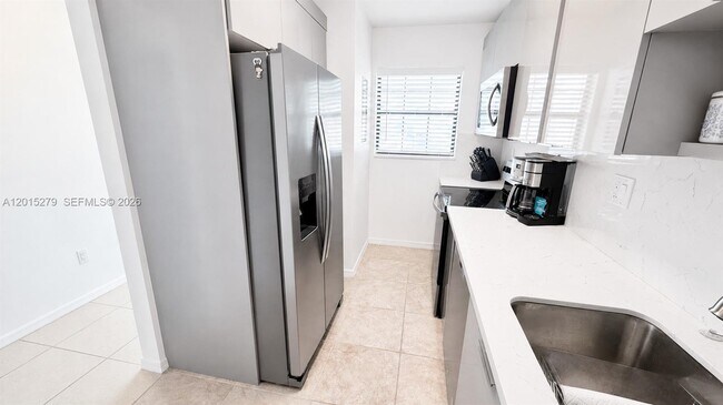 Foto del edificio - 5339 Treetops Dr