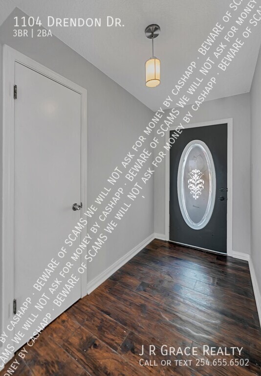 Building Photo - 1104 Dendron Dr