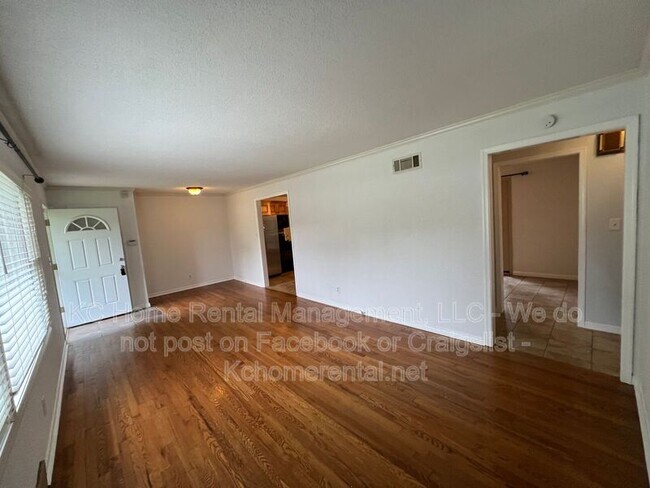 Building Photo - 6943 Walmer St