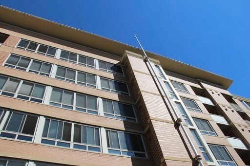 Building Photo - Beautifully Renovated 1BR Condo With Balco...
