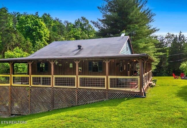 Building Photo - 1564 Providence Rd