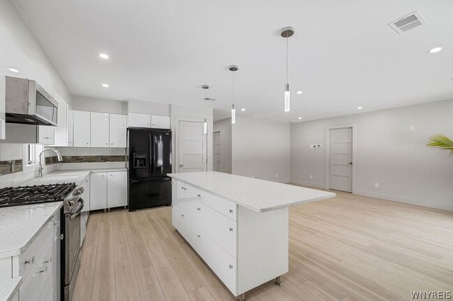 Building Photo - 855 Madison Ave