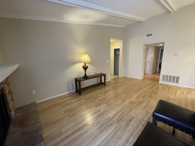Building Photo - 5333 Primrose Dr