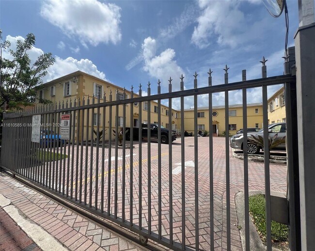 Foto del edificio - 1326 SW 6th St