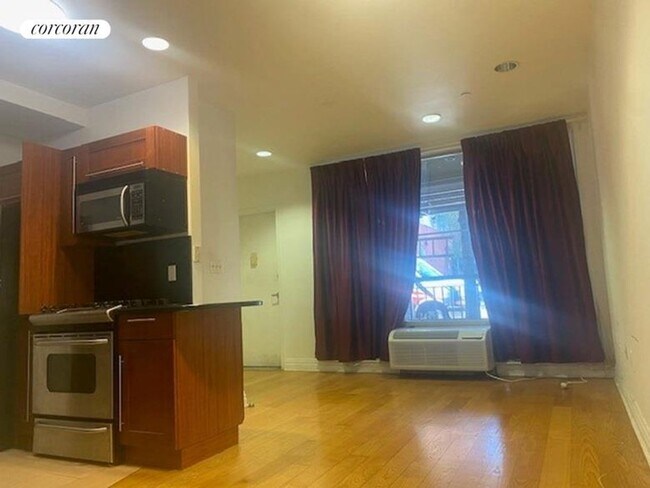 Foto del edificio - 649 Washington Ave
