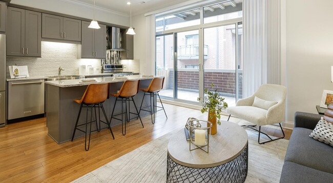 Photo - 15 S Aberdeen St (Chicago, IL) Apartment