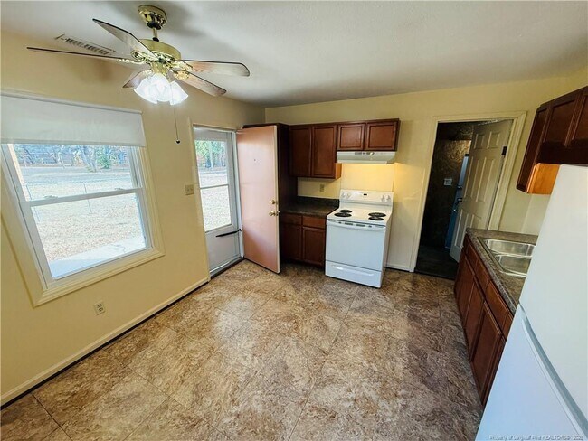 Building Photo - 923 Fiske Dr