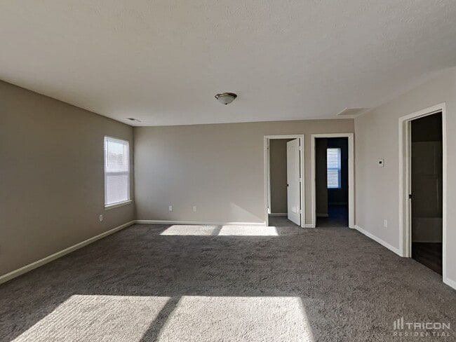 Building Photo - 571 Reed Ct