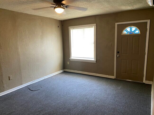 Building Photo - 308 Tuscan Ave