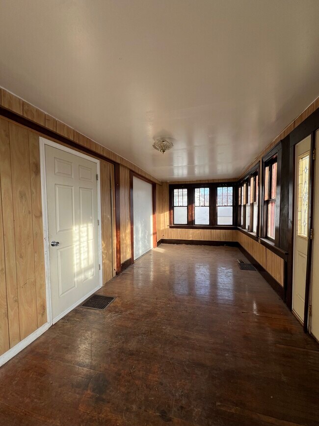 Building Photo - 511 W 17th St