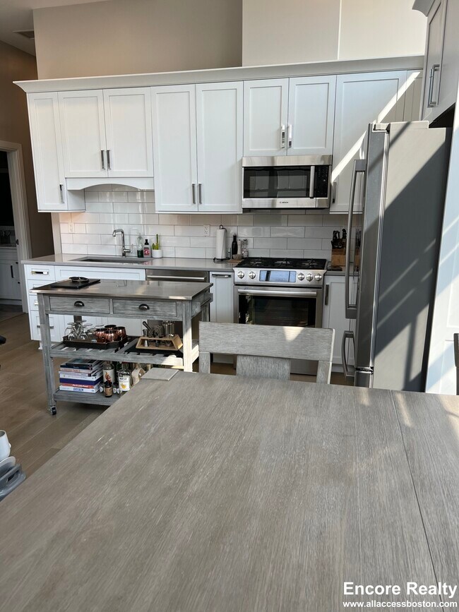 Foto del edificio - 353 Summer St